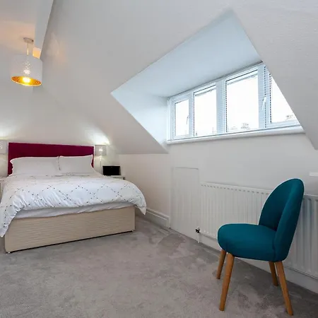 Family-Friendly 2 Bed Apartment In Oakwood