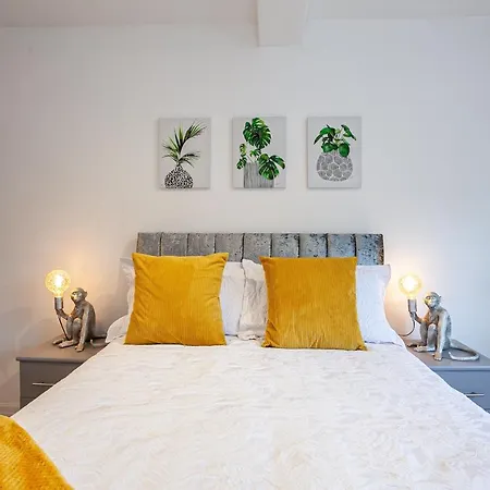 Family-Friendly 2 Bed Apartment In Oakwood * Leeds (West Yorkshire)