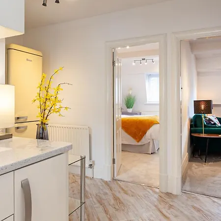 Family-Friendly 2 Bed Apartment In Oakwood
