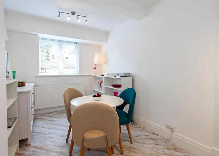 Cosy 2 Bed - Close To Centre