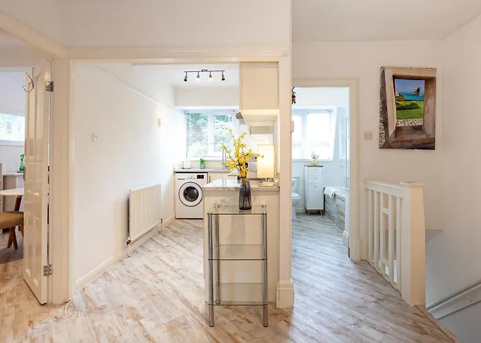 Cosy 2 Bed - Close To Centre *