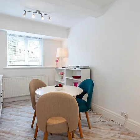 Cosy 2 Bed - Close To Centre