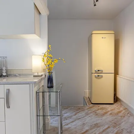 Cosy 2 Bed - Close To Centre Appartement *