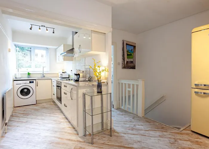 Cosy 2 Bed - Close To Centre