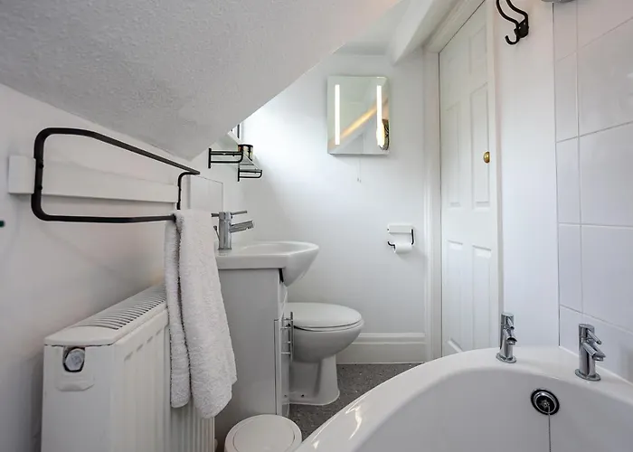 Cosy 2 Bed - Close To Centre Apartament